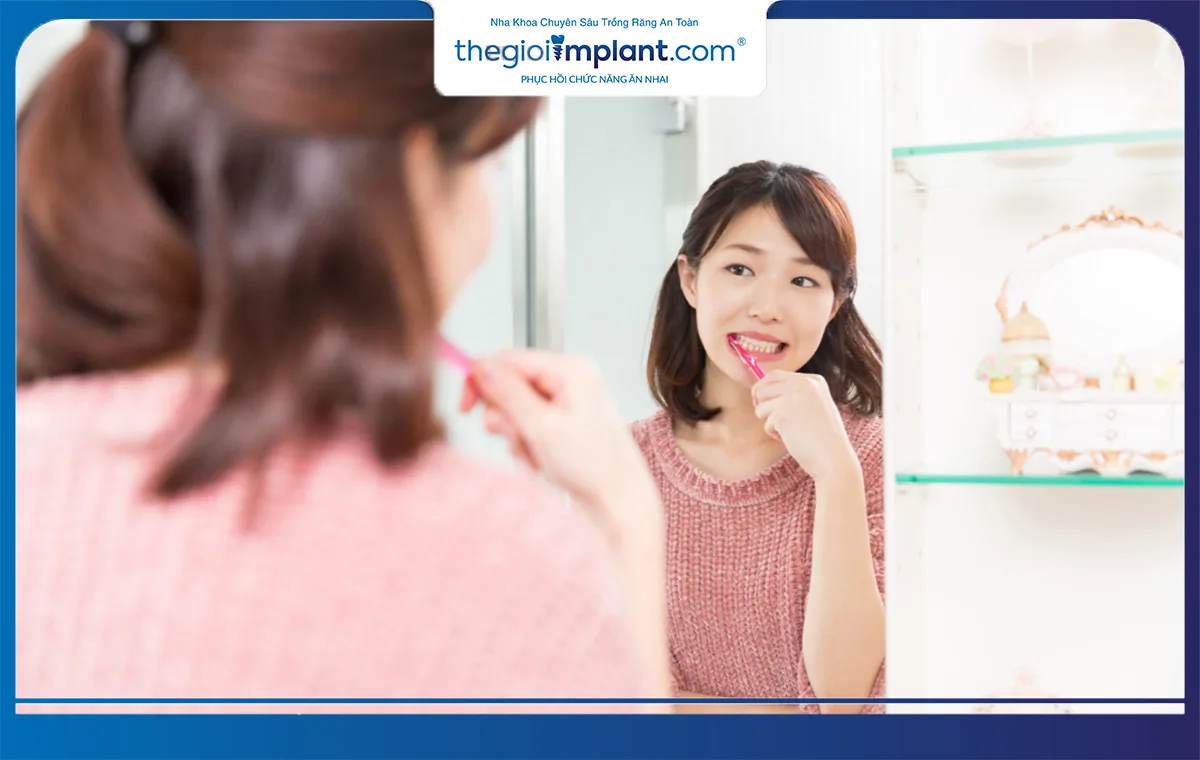 Chăm sóc răng miệng thường xuyên và đúng cách sau khi trồng răng implant
