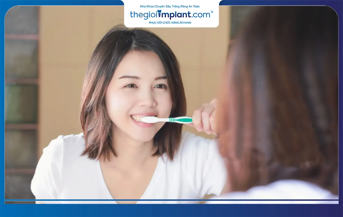 Vệ sinh răng miệng chuẩn chuyên gia sau trồng răng implant