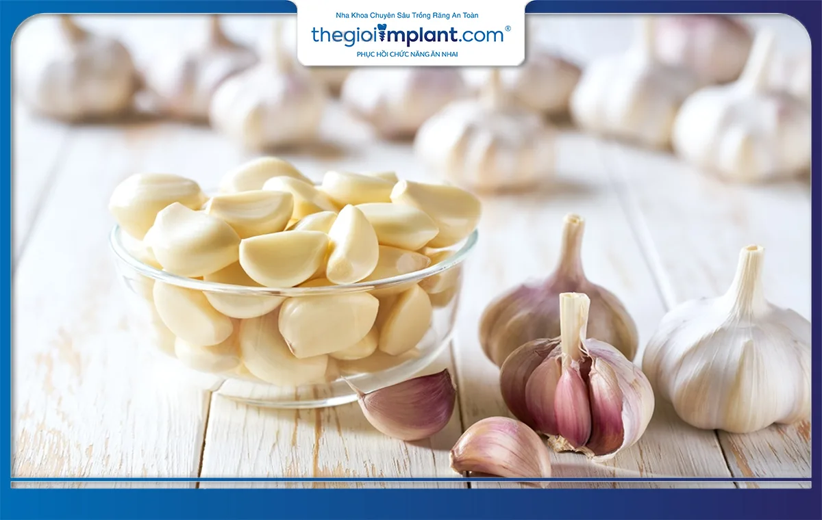 Tỏi là một trong những loại thực phẩm giúp diệt vi khuẩn